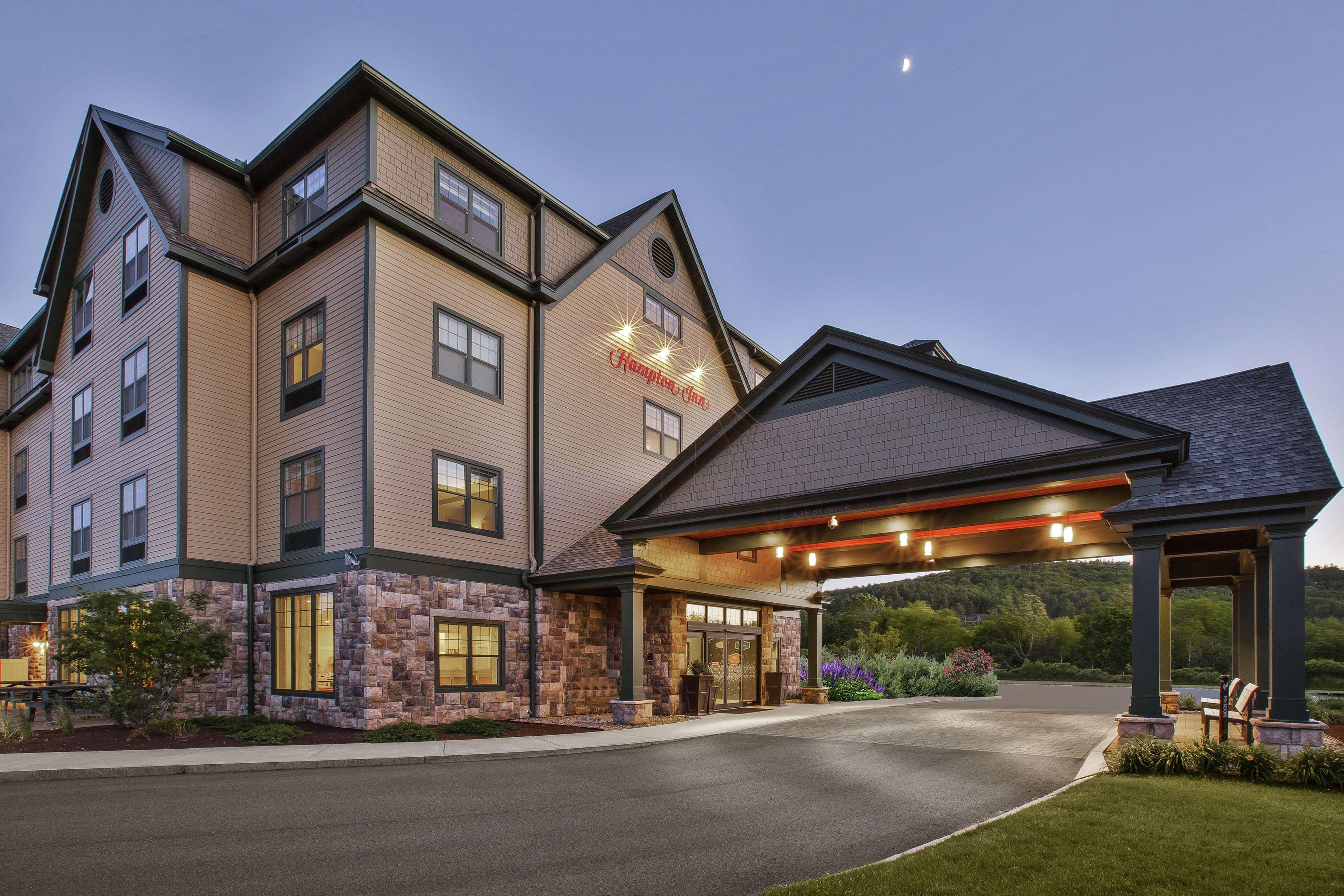 Hampton Inn Бар Харбор Экстерьер фото